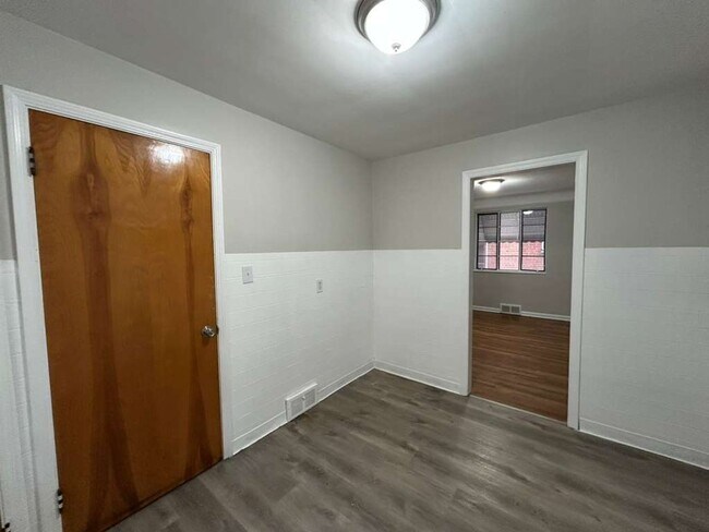 Building Photo - 19181 Lakeshore Blvd