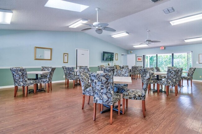 Building Photo - 900 Cove Cay Dr