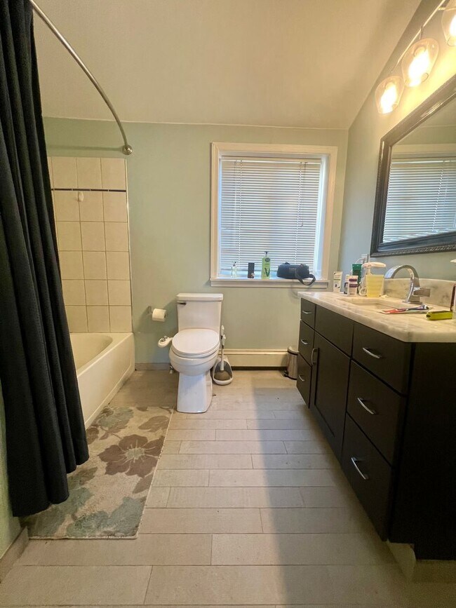 Building Photo - Gorgeous 1-Bedroom Bi-Level Apartment in Passyunk Square! Available NOW!