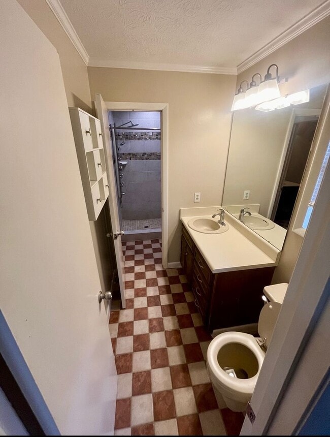 Building Photo - 3 Bed 1.5 Bath House
