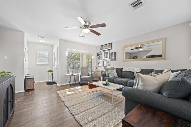 Building Photo - 13404 Coomes Dr