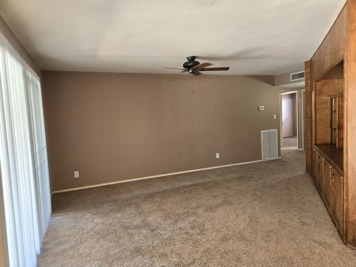 Building Photo - 4330 W Royal Palm Rd