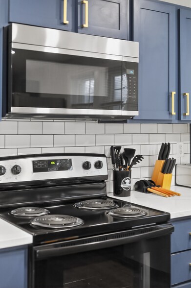 Building Photo - 430 N Linden St