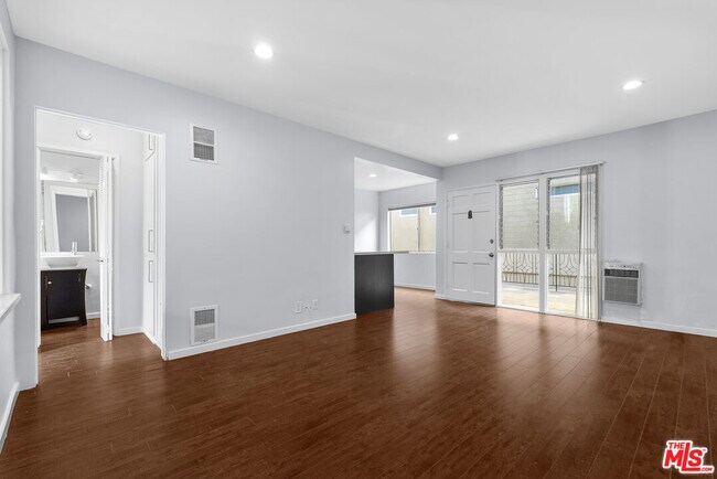 Building Photo - 612 Huntley Dr