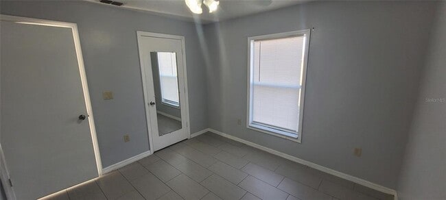 Building Photo - 324 Clearwater Ln