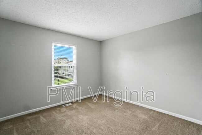 Building Photo - 5489 Glenville Cir