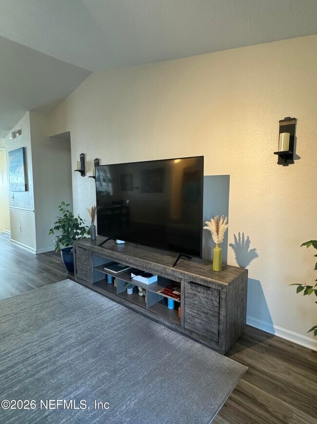 Building Photo - 10200 Belle Rive Blvd