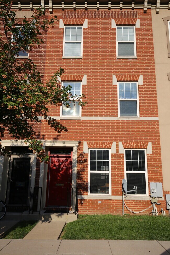 Building Photo - 751 S Juniper St