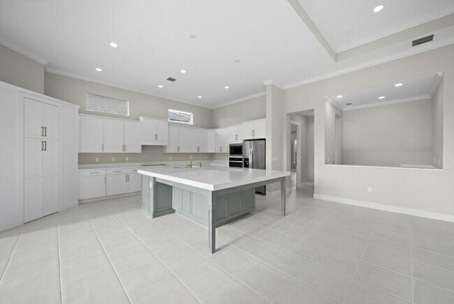 Building Photo - 5741 Beechnut Dr