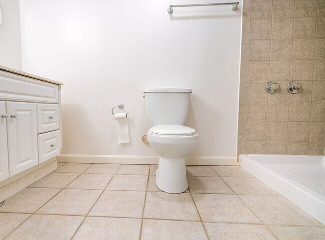 bathroom 2 - 572 Park Pl