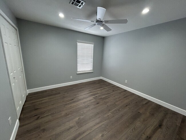 Building Photo - 2312 W Birch St