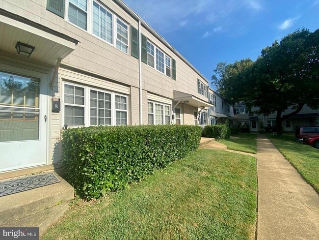 Building Photo - 22 S Monroe Rd