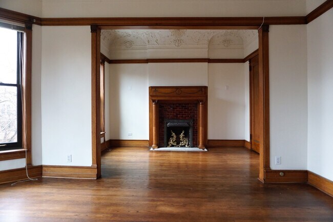 Building Photo - 544 W Fullerton Pkwy
