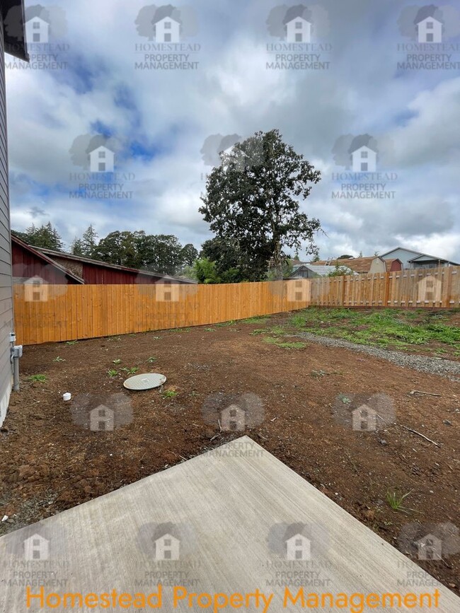 Building Photo - BEAUTIFUL HOME IN DALLAS!