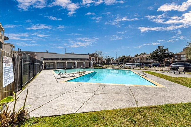 Building Photo - 10137 Waterstone Dr