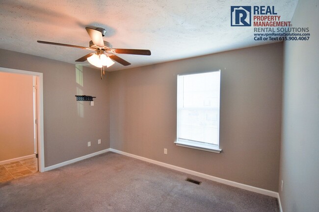 Building Photo - 3 bedroom 2.5 bath townhome; great locatio...