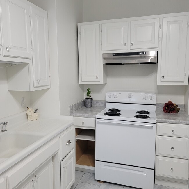 Building Photo - 803 Osage St