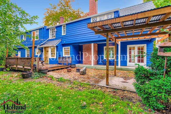 Building Photo - Spacious 3-Bedroom Hillsboro Home with Spa...