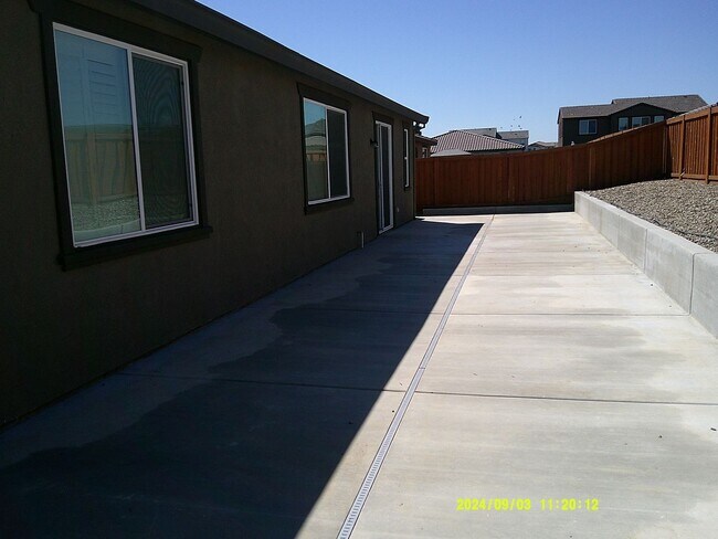 Building Photo - 700 Jasmine Ct