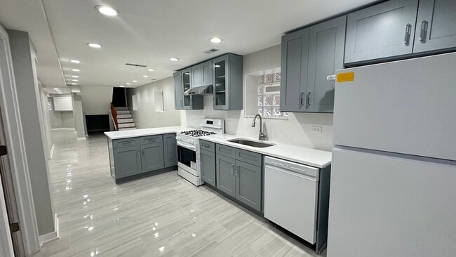 Building Photo - 5848 N Whipple St