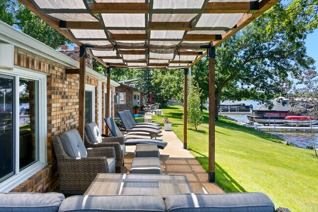 Patio - 27166 Little Floyd Lake Rd