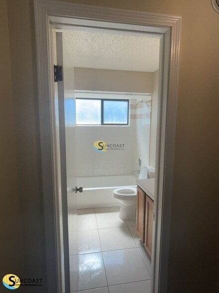 Building Photo - 8702 Bandera Cir S
