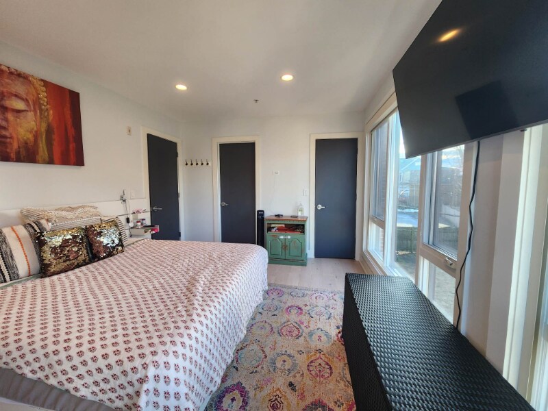 Building Photo - 533 Cambridge St