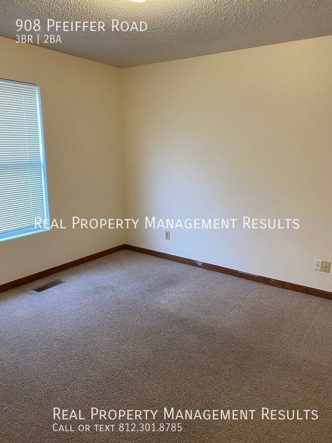 Building Photo - 3 Bedroom, 2 Bath Townhouse, Northside