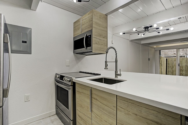 Building Photo - Spruce Bellafontaine