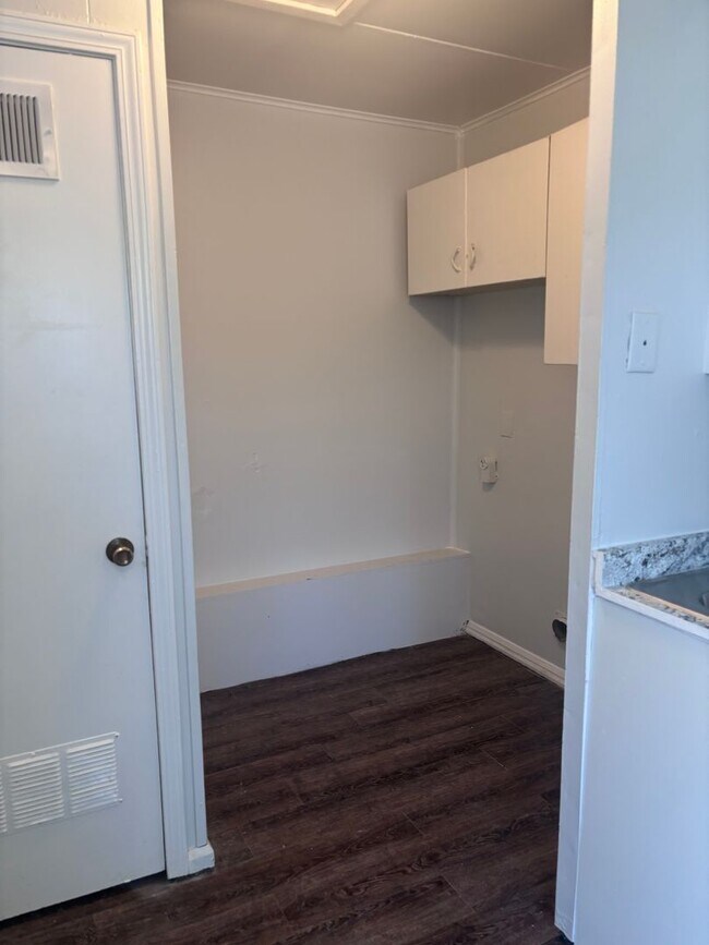Building Photo - Single-family rental