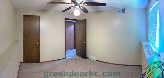 Building Photo - 837 S Lindenwood Dr