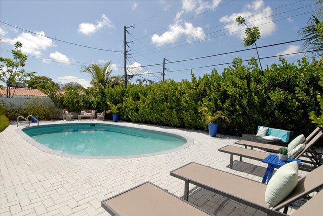 Building Photo - 21 NE 57th Ct