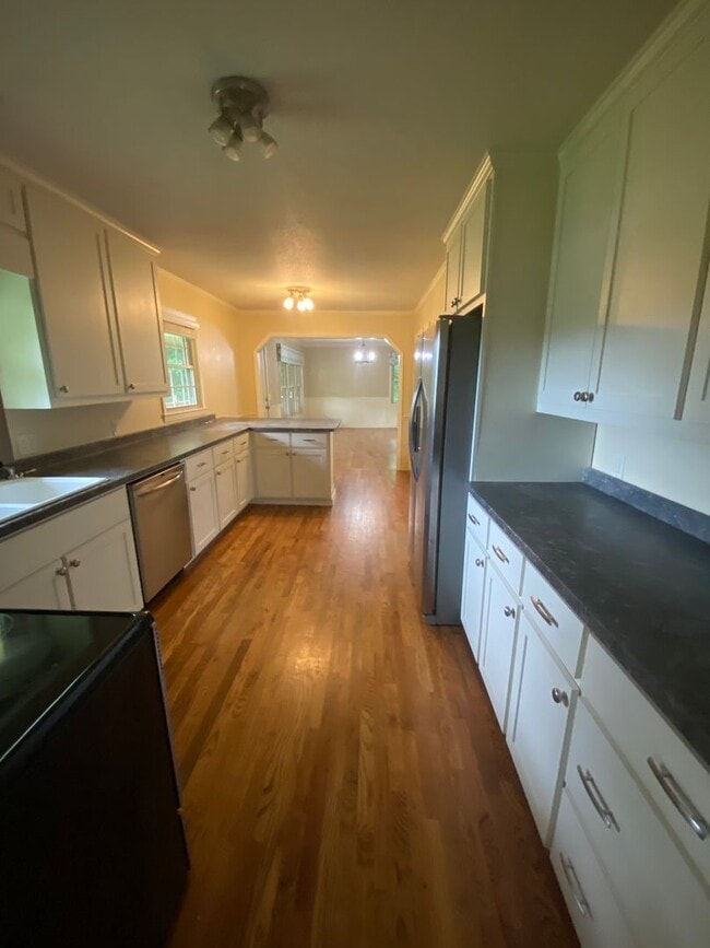 Building Photo - 3/2 home close to town