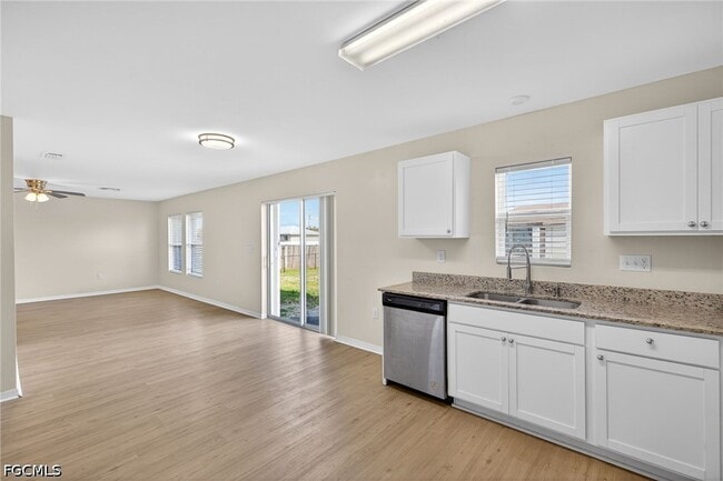 Building Photo - 921 Jacaranda Pkwy E