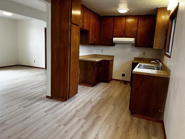 Building Photo - 25-209-209 Hana St