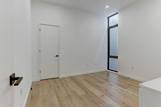 Building Photo - 1713 Bluebonnet Ln