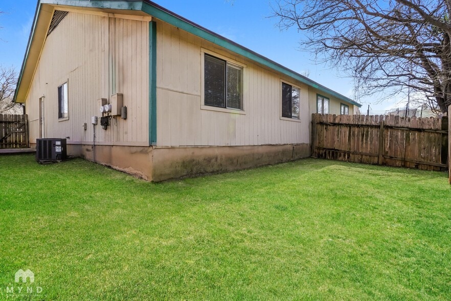 Building Photo - 12800 Tomanet Trail