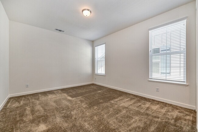 Building Photo - 6930 Peak Way