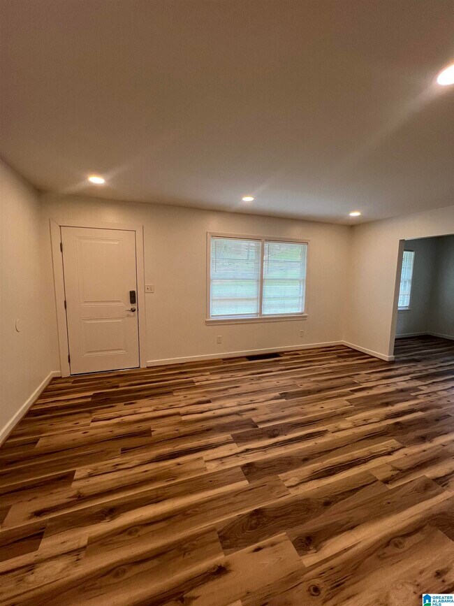 Building Photo - 252 Westwood Dr