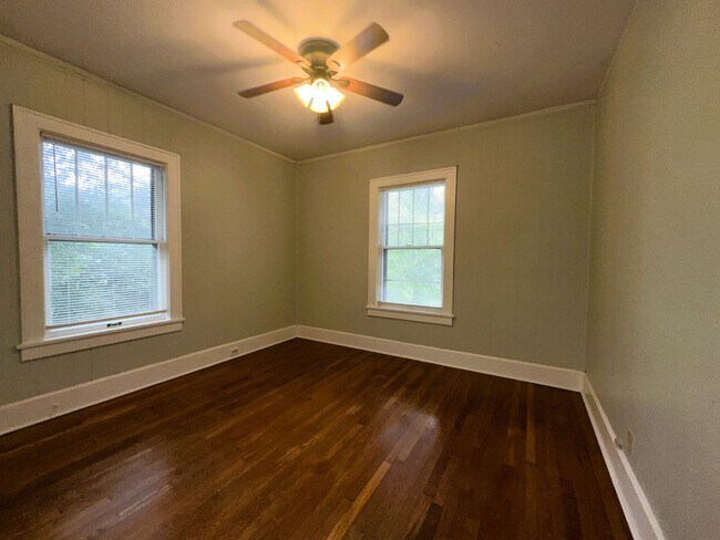 Building Photo - Beautiful, Historic House! Hardwood Floors, Full Basement, Detached Garage; W/D, Pets Ok!