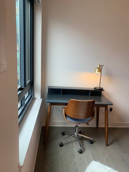 work desk - 70 N St SE