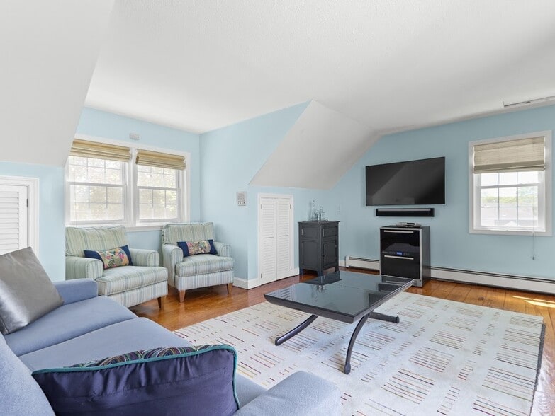 Building Photo - 491 Spring St