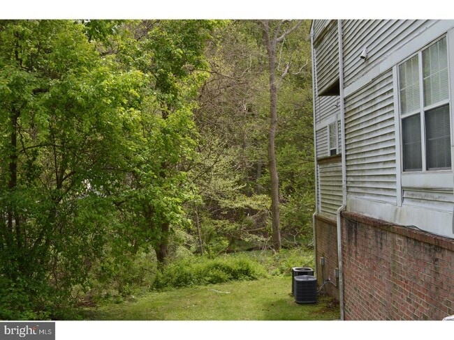 Building Photo - 131 Emery Ct