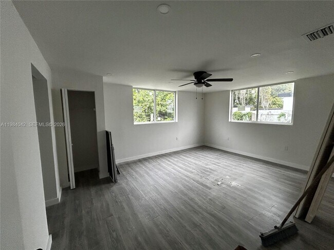 Building Photo - 4429 SW 21st St