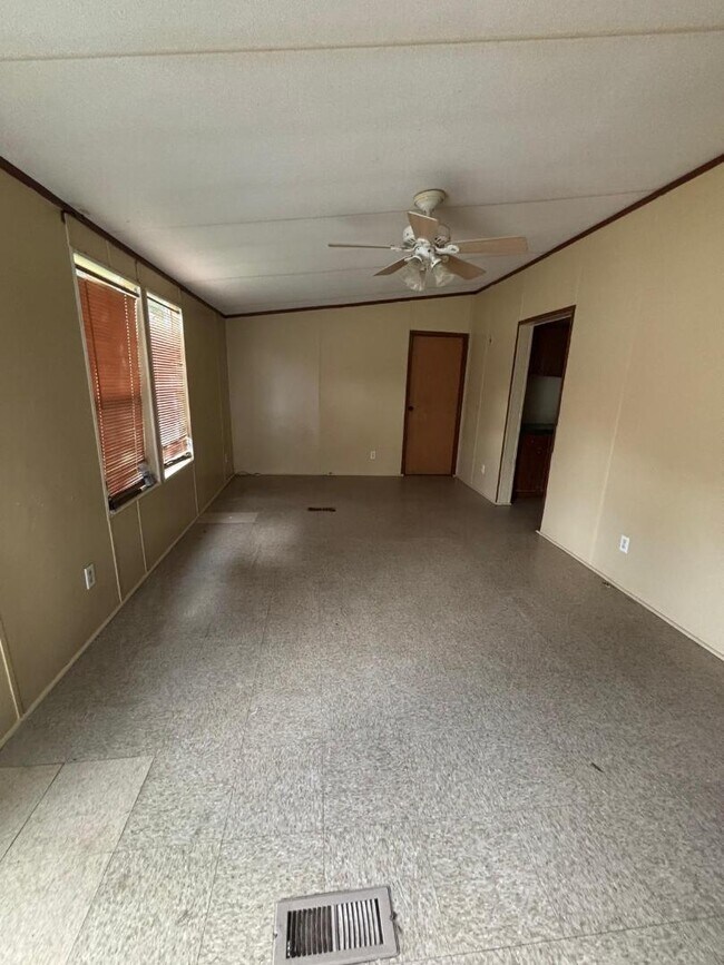 Building Photo - 307 Marcus crt