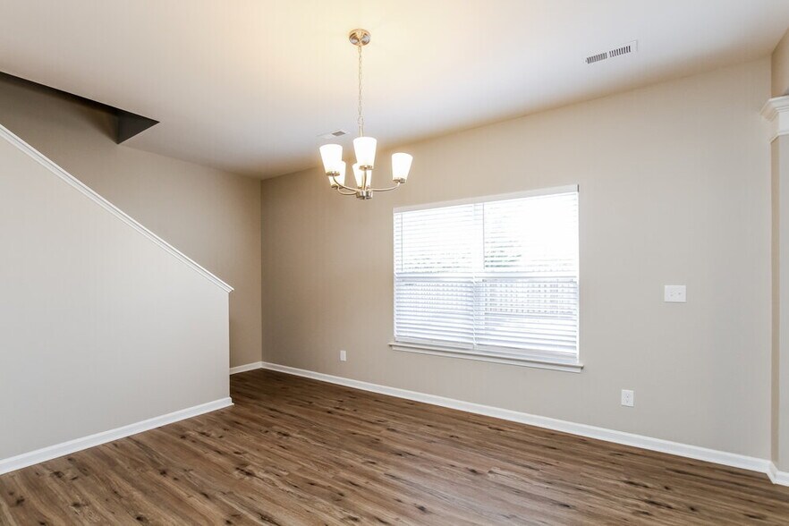 Building Photo - 102 Clacton Ct