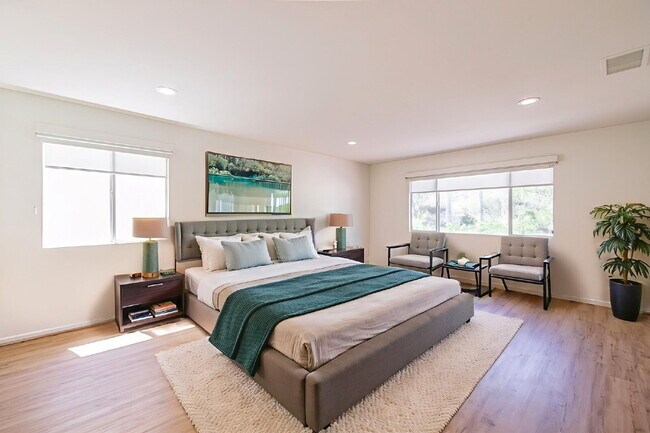 Building Photo - Executive 5-Bedroom Pool Home with Dual Master Suites in Stevenson Ranch