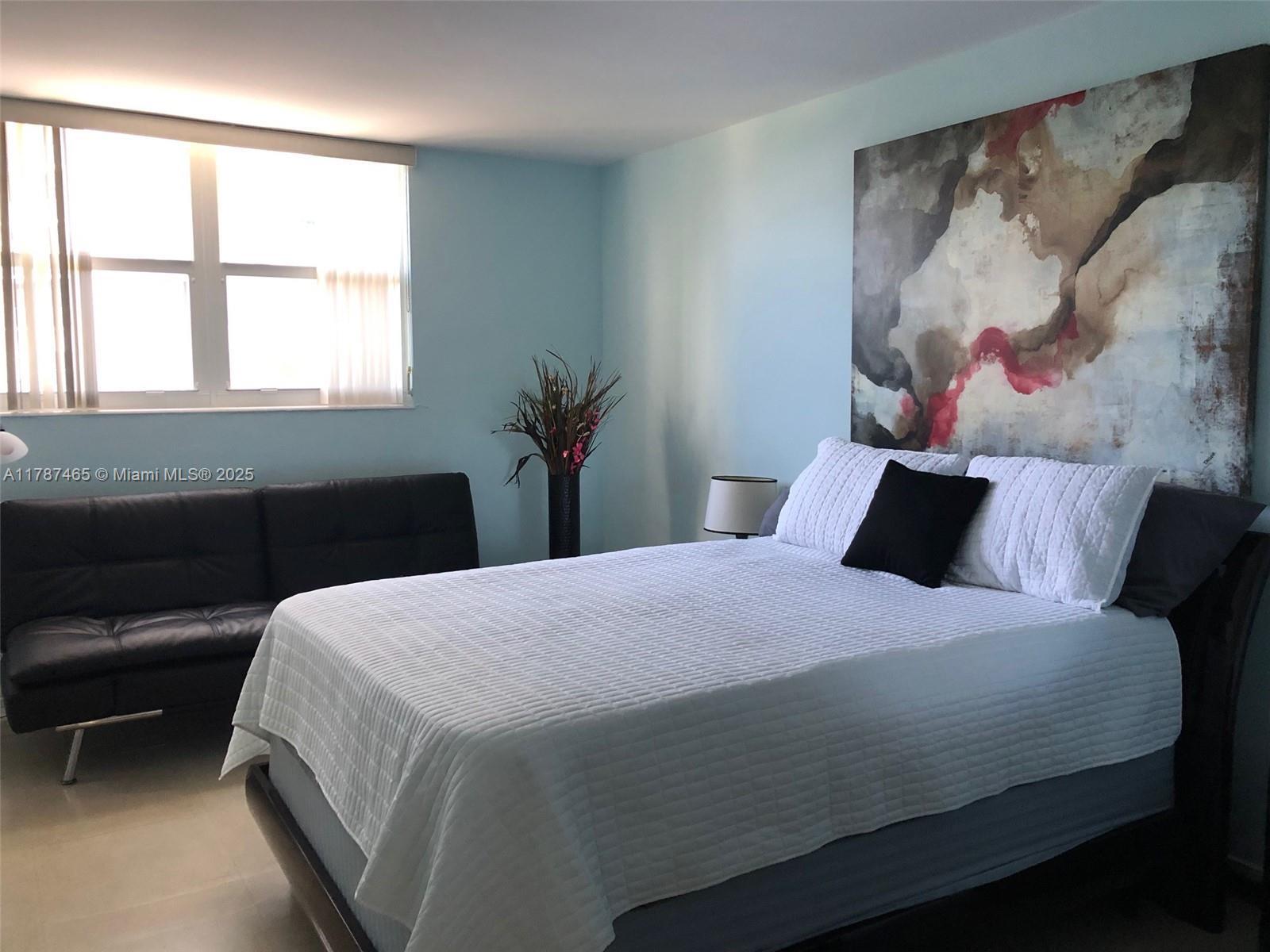 Building Photo - 3001 S Ocean Dr