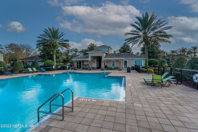 Building Photo - 6867 Roundleaf Dr