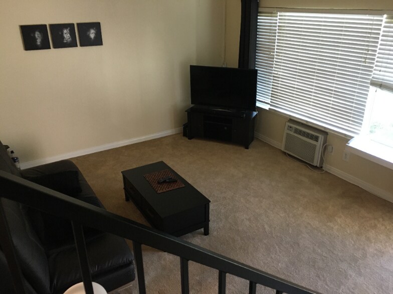 Building Photo - 4535 Ramona Ave